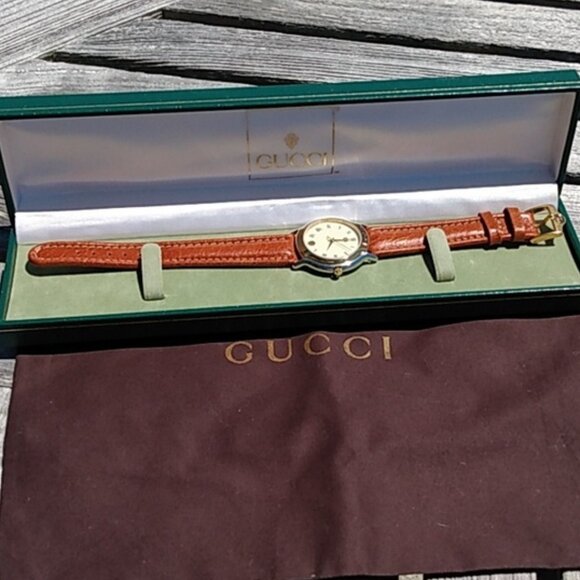 Gucci 8000M Gold & Silver Swiss Made Timepiece - Picture 4 of 16